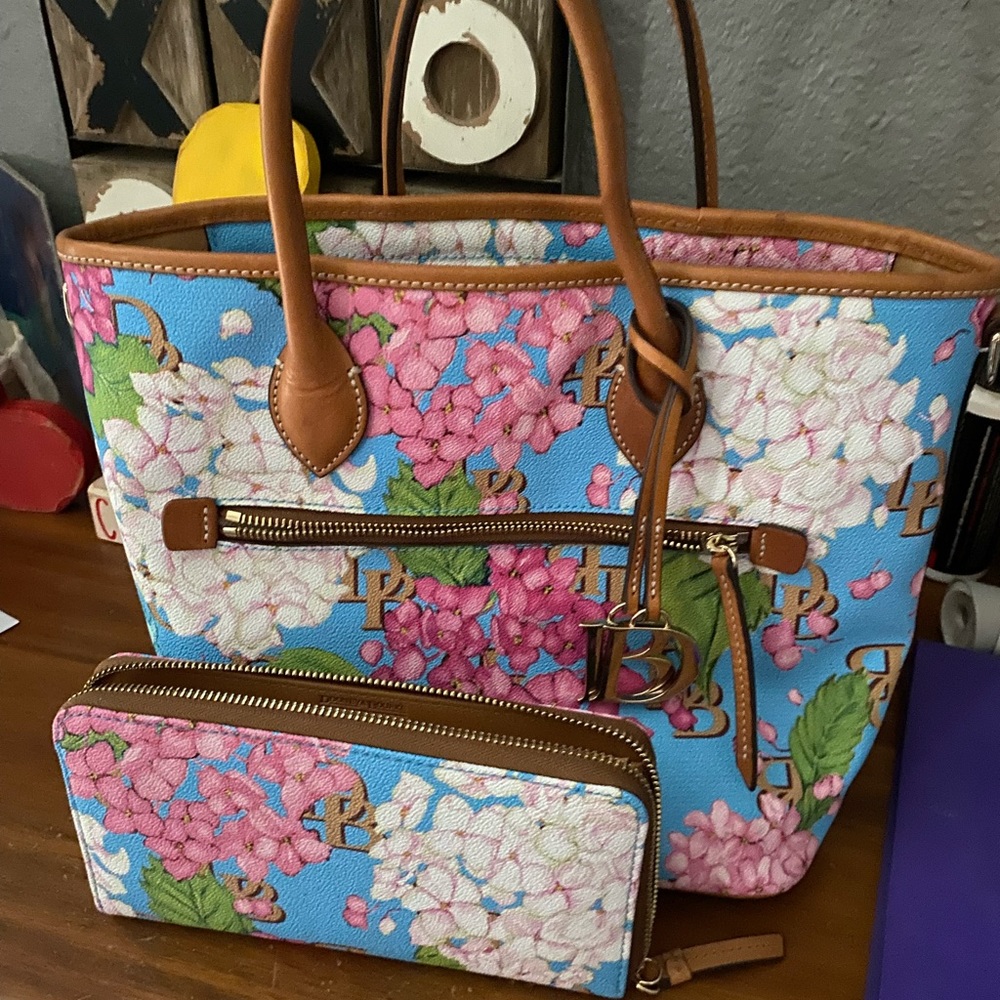Gently used Douney and Bourke purse with matching wallet